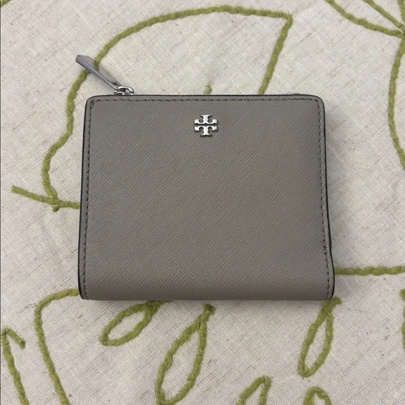 Tory Burch Taupe Wallet with Silver Logo - Picture 1 of 6
